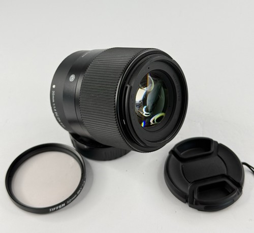 Sigma 4 dc dn - mm, f/1.4